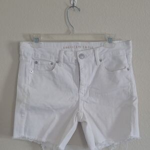 American Eagle White Frayed Hem Denim Shorts Size 8